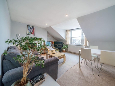 2 bedroom flat for rent in 2 bedroom flat to rent on Lavender Hill, Battersea SW11