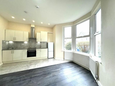 2 Bedroom Flat For Rent In 3 Clive Crescent