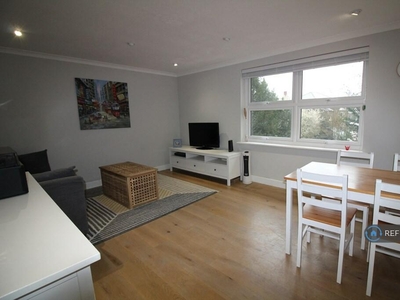 2 bedroom flat for rent in Dartmouth Road, London, SE26