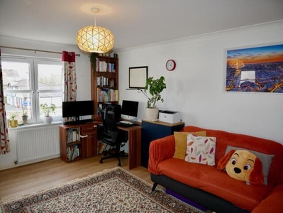 2 Bedroom Flat For Rent In East Craigs, Edinburgh