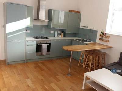 2 bedroom flat for rent in East Point, London, E10