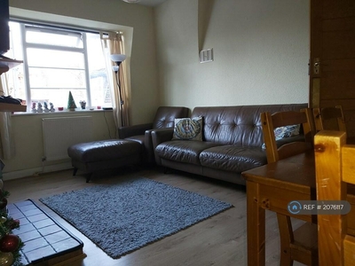 2 bedroom flat for rent in Grosvenor Court, Morden, SM4
