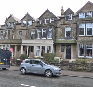 2 bedroom flat for rent in Harlow Moor Drive, Harrogate, HG2