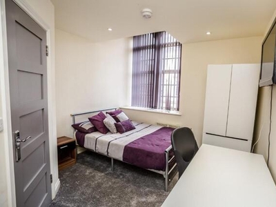 2 Bedroom Flat For Rent In Huddersfield, West Yorkshire