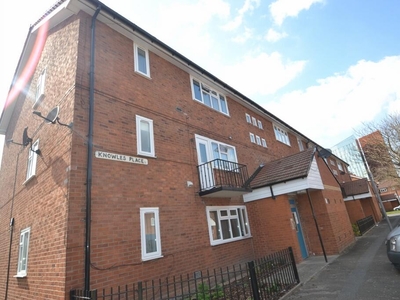 2 bedroom flat for rent in Knowles Place, Hulme, Manchester. M15 6DA, M15