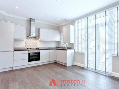 2 bedroom flat for rent in Northfield Avenue, Ealing, London, W13