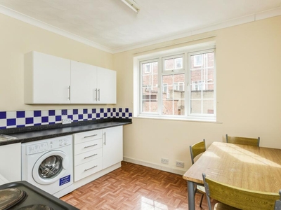 2 bedroom flat for rent in Queen Street, Portsmouth, PO1