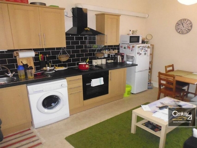 2 bedroom flat for rent in |Ref: R152436|, Waterloo Road, Southampton, SO15 3AR, SO15