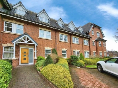 2 Bedroom Flat For Sale In Altrincham, Cheshire