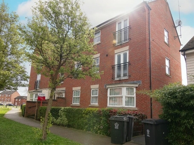 2 bedroom flat for sale in Brompton Road, Leicester, Leicestershire, LE5