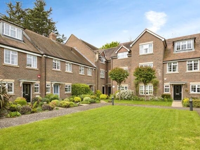 2 Bedroom Flat For Sale In Chichester, West Sussex