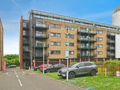 2 bedroom flat for sale in Kilcredaun House, Ferry Court, Cardiff, CF11