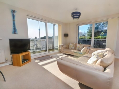 2 bedroom flat for sale in Poole, BH15