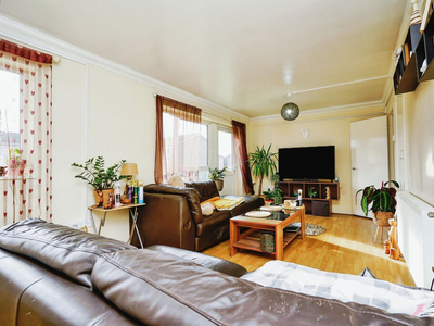 2 bedroom flat for sale in Sleaford Green, Norwich, NR3
