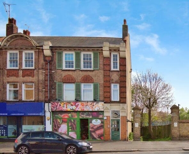 2 Bedroom Flat For Sale In Southchurch Road, Southend-on-sea