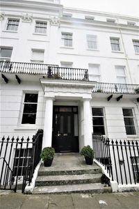 2 bedroom flat for sale in Sussex Square, Brighton, BN2