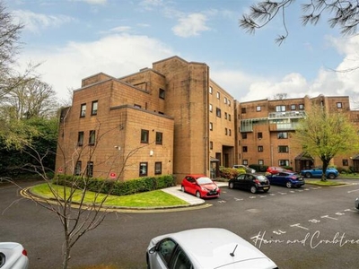2 Bedroom Flat For Sale In The Crescent, Llandaff