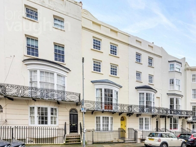 2 bedroom maisonette for sale in Bloomsbury Place, Brighton, East Sussex, BN2
