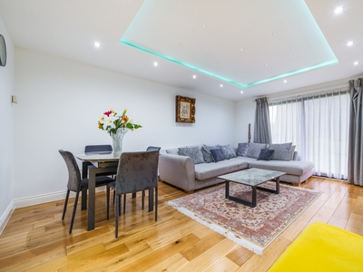 2 bedroom property for sale in Woodside Grove, Woodside Park, N12