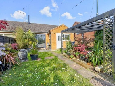 2 Bedroom Semi-detached Bungalow For Sale In Ormesby