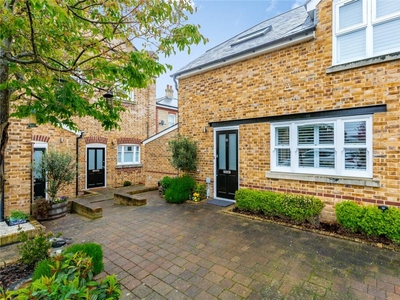 2 bedroom semi-detached house for sale in Anchor Street, Old Moulsham, Essex, CM2