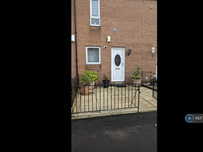 2 bedroom terraced house for rent in Forbes Drive, Glasgow, G40