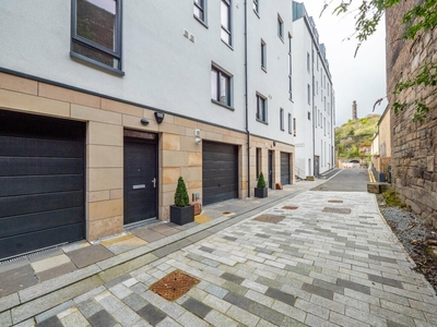 2 bedroom terraced house for rent in Shoemakers Close, Edinburgh, EH8