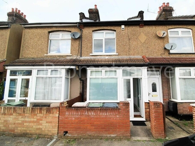 2 bedroom terraced house for rent in Turners Road South, Luton, Bedfordshire, LU2