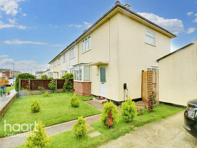 2 bedroom terraced house for sale in Forest Drive, Chelmsford, CM1