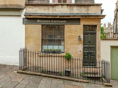 2 bedroom terraced house for sale in Hay Hill, Bath, BA1