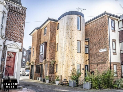 2 bedroom town house for sale in Castle Road, Southsea, PO5