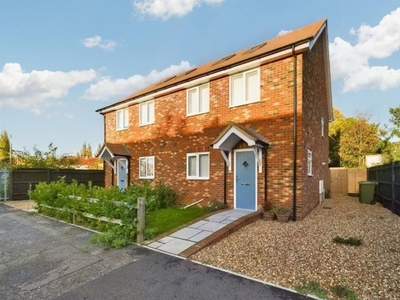 3 Bed House To Rent in Staines-Upon-Thames, Surrey, TW19 - 680
