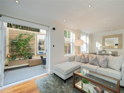 3 bedroom apartment for rent in Kensington Gardens Square, London, W2