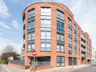 3 Bedroom Apartment For Sale In London