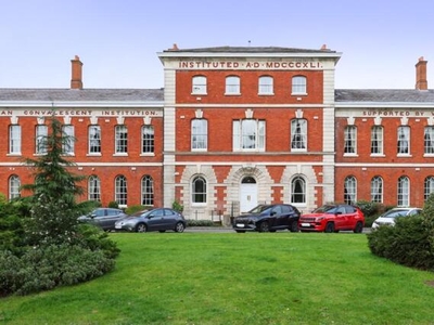 3 Bedroom Apartment For Sale In Walton-on-thames, Surrey