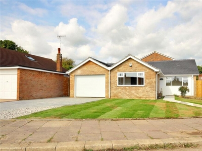 3 bedroom bungalow for rent in Hawthorn Road, Worthing, West Sussex, BN14
