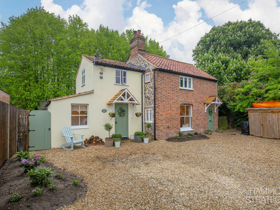 3 bedroom cottage for sale in The Street, Old Costessey, NR8
