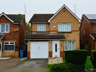 3 bedroom detached house for rent in Parnham Drive , Kingswood, Hull, HU7