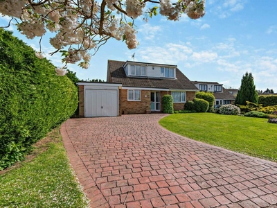 3 bedroom detached house for sale in Aldington Road, Bearsted, Maidstone, ME14