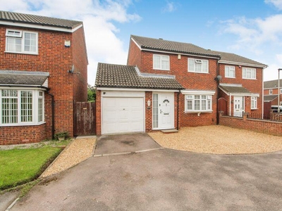 3 bedroom detached house for sale in Brampton Close, Bedford, MK42