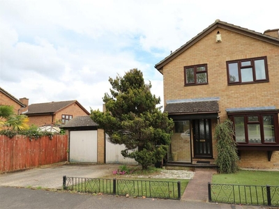 3 bedroom detached house for sale in Castle Road, Maidstone, ME16
