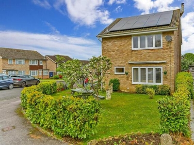 3 Bedroom Detached House For Sale In Cliffe Woods, Rochester
