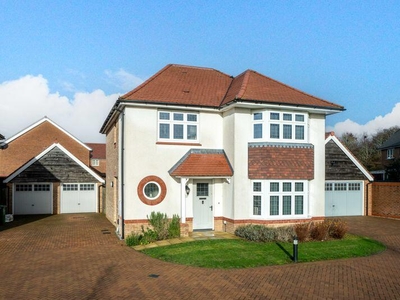 3 bedroom detached house for sale in Finch Green, Caddington Woods, LU1