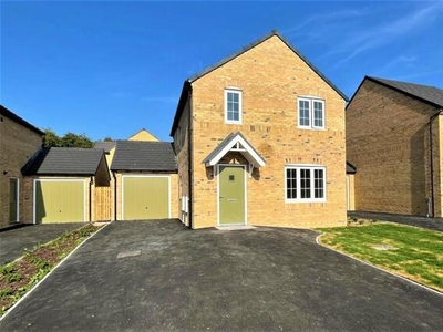 3 Bedroom Detached House For Sale In Moore Drive, The Rowans