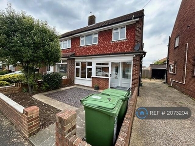 3 bedroom end of terrace house for rent in Southbourne Avenue, Portsmouth, PO6