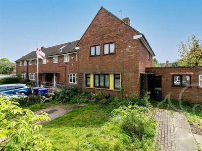 3 bedroom end of terrace house for sale in Northumberland Avenue, Bury St. Edmunds, IP32