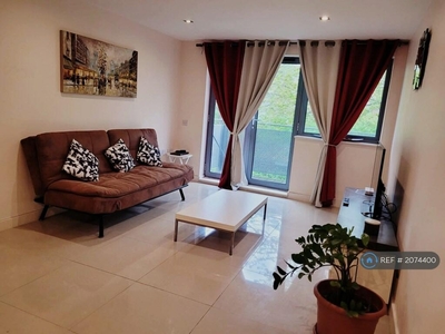 3 bedroom flat for rent in Azure House, London, NW10