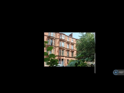 3 bedroom flat for rent in Dunearn Street, Glasgow, G4