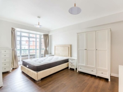 3 bedroom flat for rent in Gloucester Place, Marylebone, London, NW1