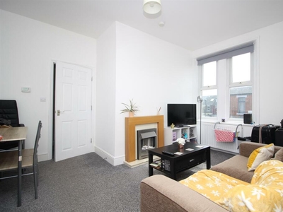 3 bedroom flat for rent in Heaton Park Road, Heaton, Newcastle upon tyne, NE6